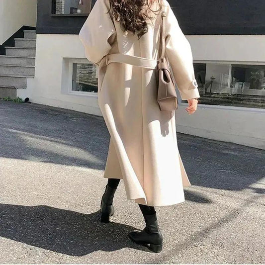 Damski Trencz z Długim Paskiem – Elegancki i Ciepły-Nova Nowak