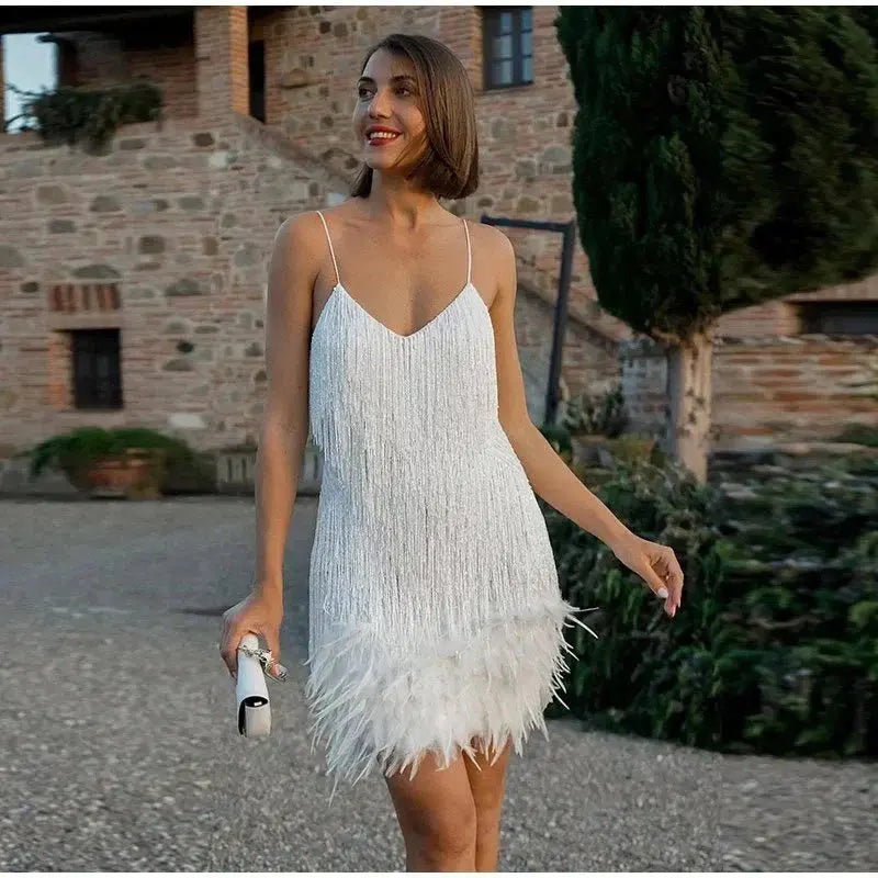 Laura - Sukienka koktajlowa z piór w eleganckim stylu
