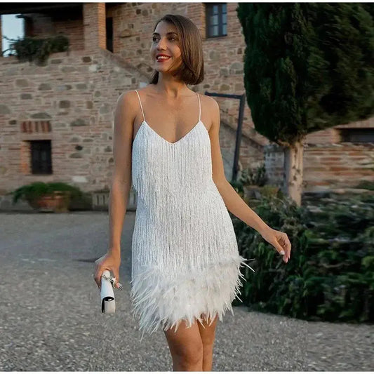 Laura - Sukienka koktajlowa z piór w eleganckim stylu