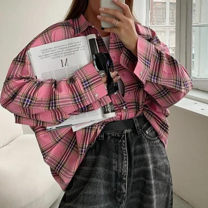 Luźna Koszula Damska w Różową Kratę – Stylowa i Wygodna na Co dzień