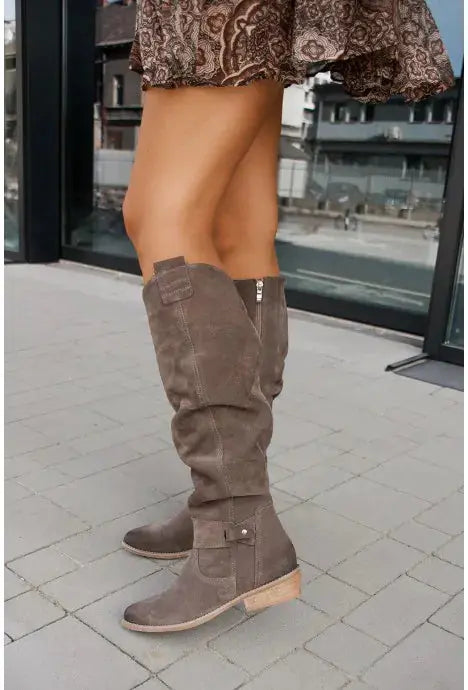 Wysokie Botki – Zamszowa Powłoka & Stabilny Obcas 7
