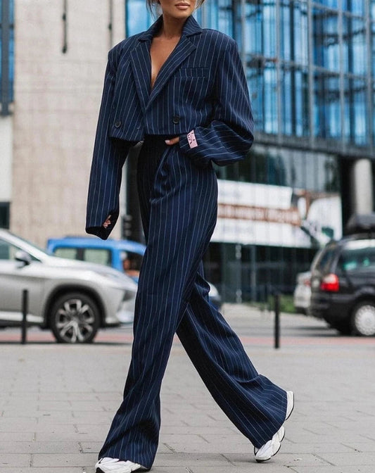 Elegancki Komplet Damski w Paski – Stylowy i Wygodny