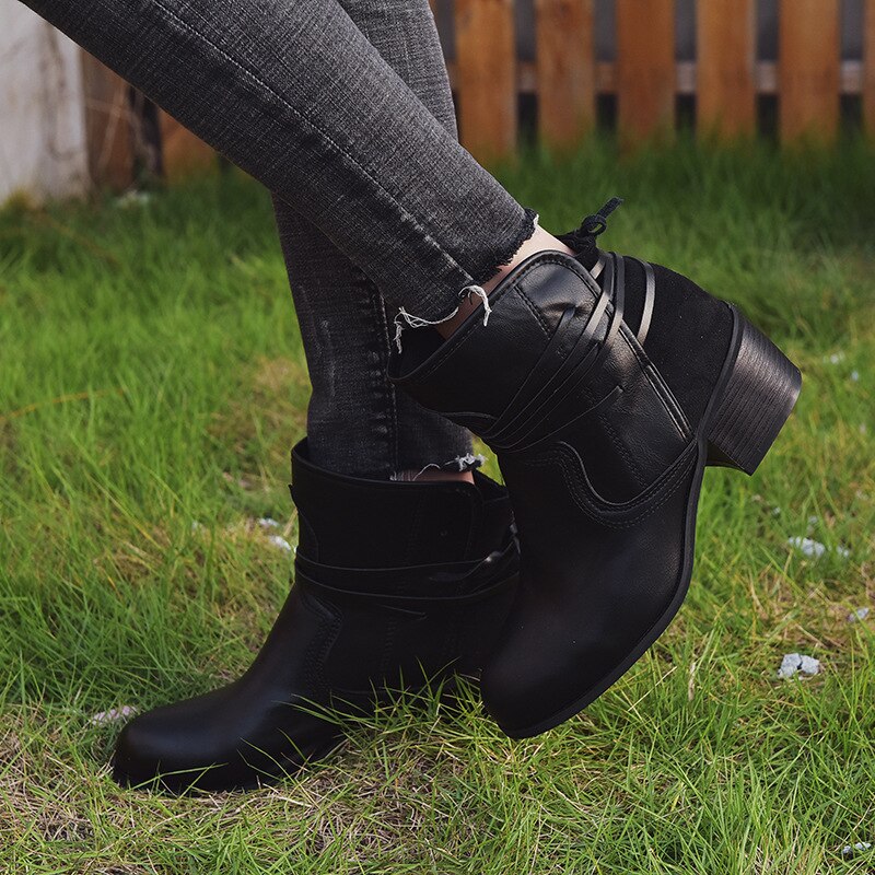 Eleganckie Koronkowe Buty Damskie – Klasyczny Styl i Wygoda