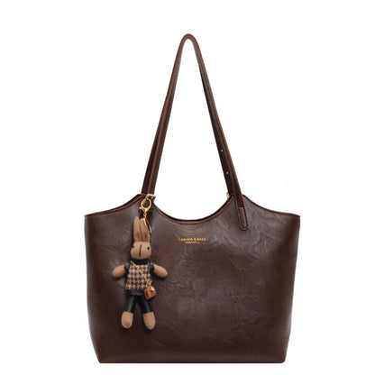 Emma Rustic Edge Tote – Przestronna Torebka Vintage z Ekologicznej Skóry z Ozdobnym Breloczkiem