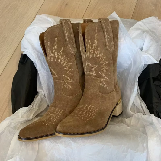 Haftowane Buty Damskie w Stylu Vintage – Elegancki Akcent na Każdą Okazję