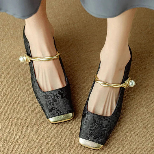 Kwadratowe Buty Wytłaczane dla Kobiet – Elegancki i Wyrafinowany Styl