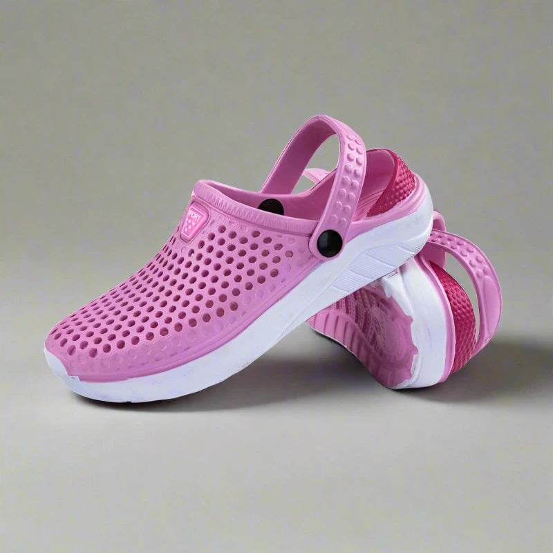 Perforowane klapki unisex z regulowanym paskiem – Komfort i wentylacja