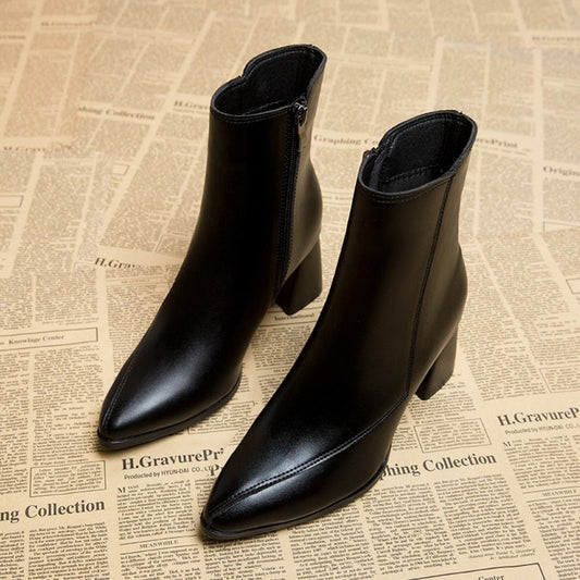 Slim Silhouette Ankle Boots for Women – Elegancki i Komfortowy Design