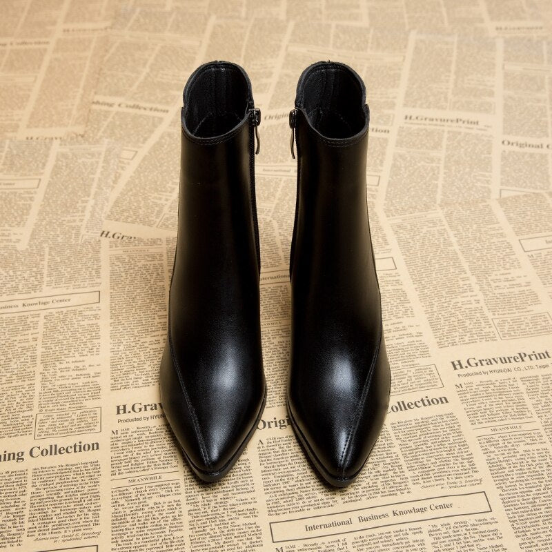 Slim Silhouette Ankle Boots for Women – Elegancki i Komfortowy Design