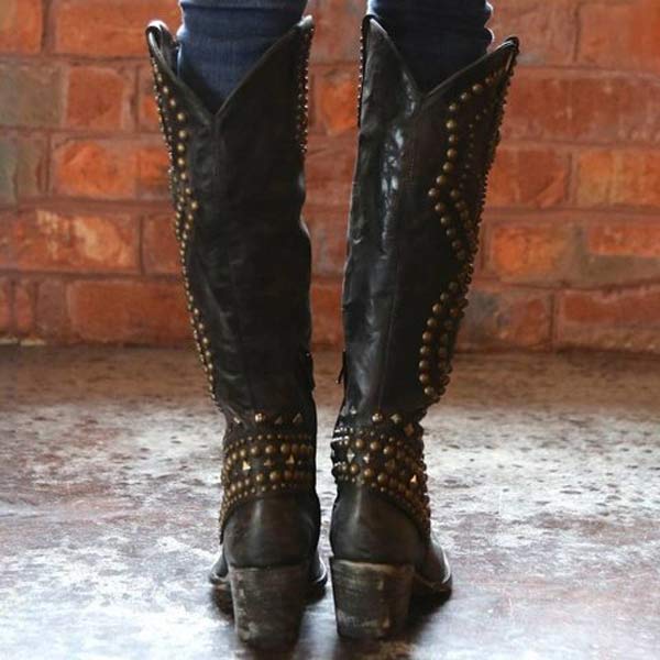 Wysokie buty z metalowymi nitami dla kobiet – Stylowe i wygodne