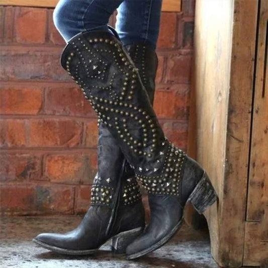 Wysokie buty z metalowymi nitami dla kobiet – Stylowe i wygodne