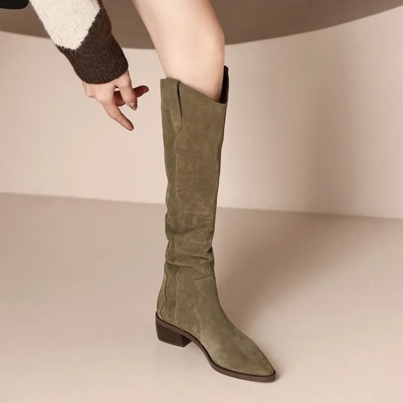 Zamszowe Botki Damskie w Stylu Vintage – Eleganckie z Falbanami