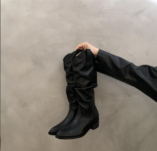 Zamszowe Botki Damskie w Stylu Vintage – Eleganckie z Falbanami